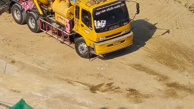 ชลบุรี-ผู้ใช้เฟซบุ๊กโพสต์คลิปน้ำเสียถูกปล่อยลงชายหาดจอมเทียน ส่งผลน้ำทะเลกลายเป็นสีดำ