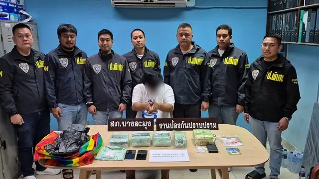 ชลบุรี-รวบคาเก๋ง “นักบินลูกดก” เครือข่ายยานรกรายใหญ่แห่งเมืองชล ยึดยาไอซ์ 4.1 โล – ยาเค 1 โล มูลค่า 1.2 ล้านบาท