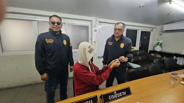 ชลบุรี-คิดถึงเพื่อนในคุก!! หนุ่มเกย์ ถือยาบ้า-ยาไอซ์ เข้าโรงพัก ขู่ตำรวจถ้าไม่จับ จะบุกทุบกระจกที่ว่าการอำเภอ