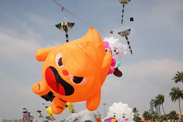 ว่าวนานาชาติกว่า 150 ตัวทั่วโลกบินเต็มท้องฟ้า รับซัมเมอร์ พัทยา 2569