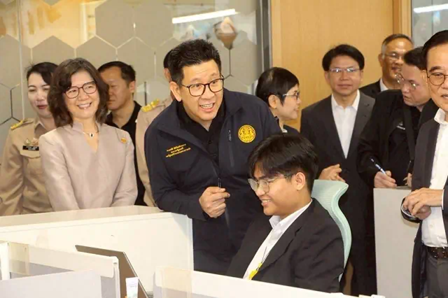 ร้อยเอ็ด…รมต.คลัง พร้อมคณะ ลงพื้นที่ตรวจติดตามนวัตกรรม การบริหารจัดการบัญชี – ภาษีดิจิทัลและวิสัยทัศน์การสร้างรากฐานธุรกิจ