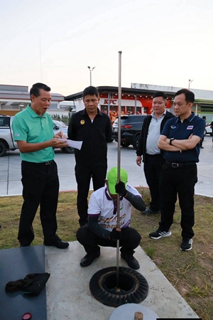 นราธิวาส-ผู้ว่าฯนรา ลงตรวจติดตามสถานการณ์น้ำมันเชื้อเพลิงในพื้นที่ มั่นใจน้ำมันมีเพียงพอ ขณะที่จ็อบเปอร์ทยอยขนส่งน้ำมันต่อเนื่อง