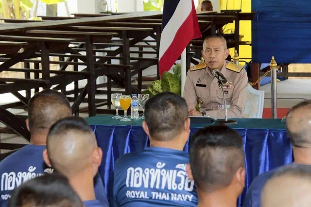 ประธานกรรมการจัดเตรียมความพร้อมขบวนเรือราชพิธี ตรวจเยี่ยมการฝึกครูฝึกฝีพายเรือพระราชพิธี นายเรือ นายท้าย