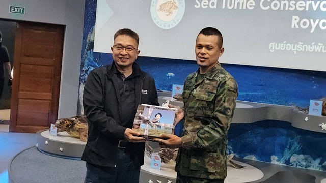 “กปร. นำคณะสื่อมวลชนลงพื้นที่สัตหีบ เปิดภารกิจ “ศูนย์อนุรักษ์พันธุ์เต่าทะเล” สืบสานพระราชดำริ ฟื้นชีวิตเต่าทะเล คืนสมดุลระบบนิเวศสู่ท้องทะเลไทย”