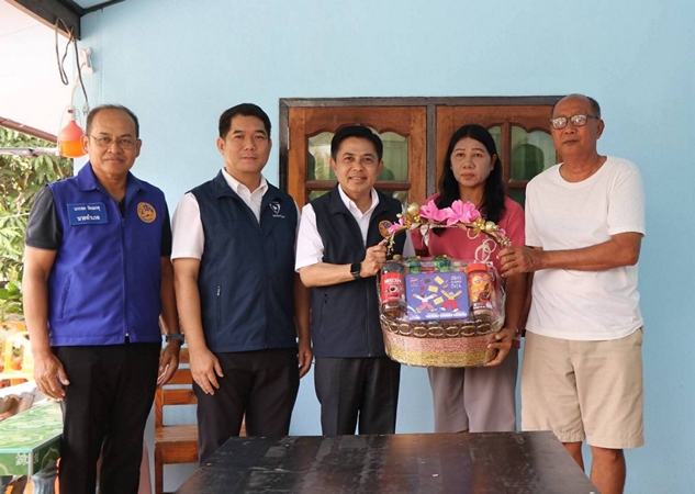 นครนายก – ผู้ว่าฯ นครนายก ลงพื้นที่ให้กำลังใจครอบครัวลูกเรือ “มยุรี นารี” หลังถูกโจมตีขณะแล่นผ่านช่องแคบฮอร์มุซ เมื่อวันที่ 11 มี.ค. ที่ผ่านมา