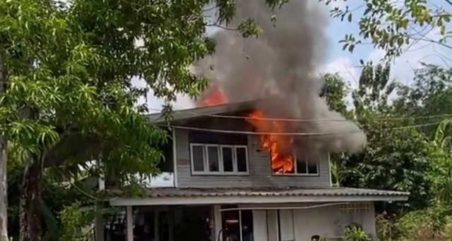นครนายก เกิดเหตุไฟไหม้บ้านไม้ 2 ชั้นในซอยด้านหลังวัดโพธินายก โชคดีรถดับเพลิงเทศบาลเมืองนครนายก มาดับไฟได้ทัน