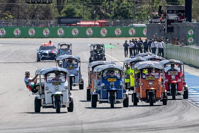 “โมโตจีพี” ประเทศไทย ทำถึง! ดวล “ตุ๊กตุ๊ก กรังด์ปรีซ์” สร้างภาพจำสุดฮา กระหึ่มทั่วโลก