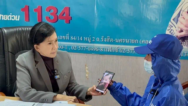 ปทุมธานี แม่เลี้ยงเดี่ยวร่ำไห้ ร้อง “ปวีณา” ลูกสาววัย 5 เดือนเสียชีวิตปริศนา หลังฝากพี่เลี้ยงแบบกิน-นอน ก่อนเกิดเหตุเพียง 2 วัน