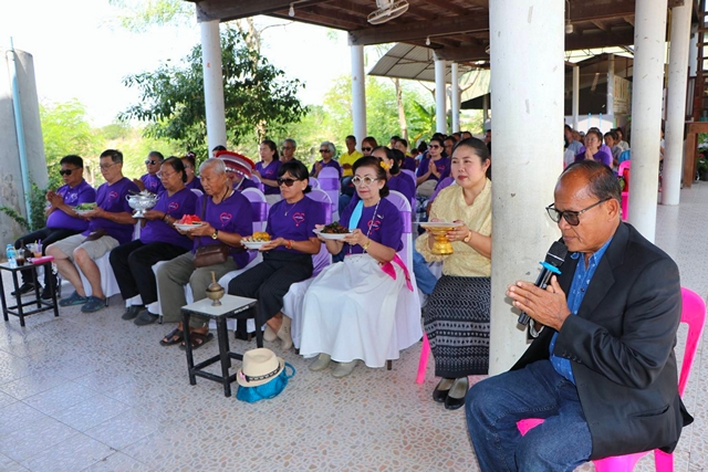 ปทุมธานี คณะญาติธรรมลำลูกกา ร่วมทอดผ้าป่าสามัคคี สนับสนุนการศึกษาโรงเรียนไตรคามสามัคคี โคราช