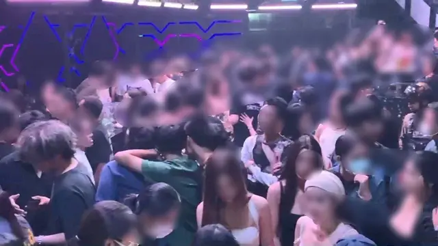 สงขลา-ปปส.ลุยตรวจผับกลางเมืองหาดใหญ่ เปิดเกินเวลา จับนักท่องราตรี 12 คน ฉี่ม่วง