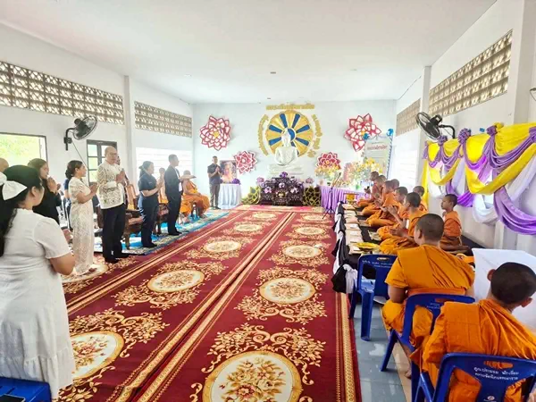 สุราษฎร์ธานี-ทอดผ้าป่าเพื่อการศึกษา สมทบทุนซ่อมแซมรถตู้เพื่อเป็นยานพาหนะของโรงเรียน สนับสนุนการศึกษาและร่วมสร้างศาสนทายาท