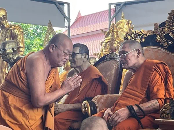 ร้อยเอ็ด…พระครูสุตนวเขตโกศล กราบนิมนต์พระเทพวัชรธรรมโสภณ (ลป.ศิลา สิริจันโท) เมตตานั่งปรกอธิฐานจิตฯ สร้างหลวงปู่ทวดองค์ใหญ่ที่สุดในจังหวัดร้อยเอ็ด เตรียมพร้อมเชิญนายกฯอนุทิน เปิดงานบุญ…
