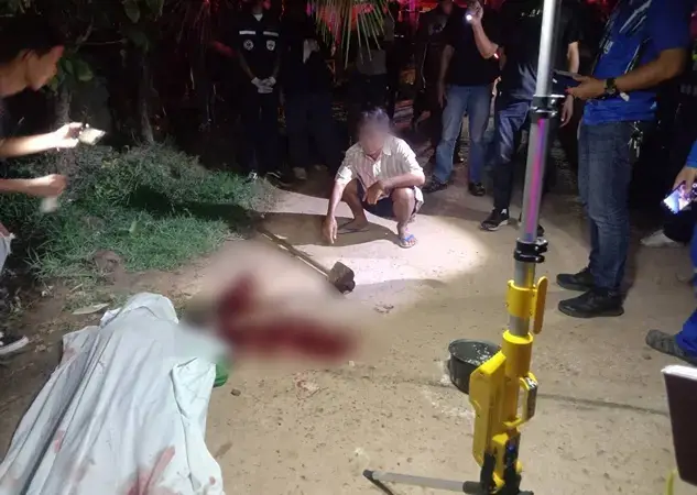 บุรีรัมย์-ลุงวัย 71 สุดจะทนโดนลุงวัย 63 ขี้เมาแล้วด่าทุกวัน ชุลมุนยื้อแย้งจอบทุบหัวดับคาถนน