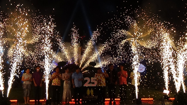 อ่างทอง- ยิ่งใหญ่ตระการตากับพิธีเปิด “รำลึกวีรชนแขวงเมืองวิเศษไชยชาญ ครั้งที่ 25”