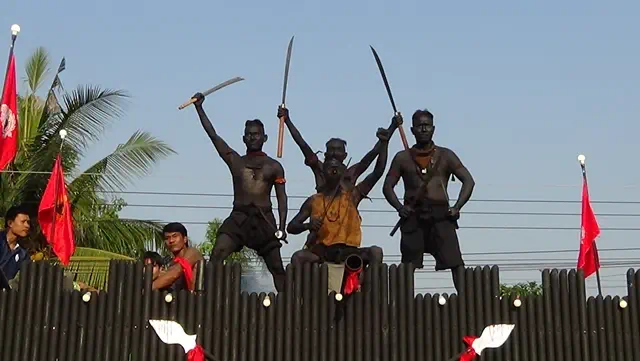 อ่างทอง -ยิ่งใหญ่ตระการตากับขบวนแห่เปิดงาน”สดุดีวีรชนคนแสวงหา”ครั้งที่ 20