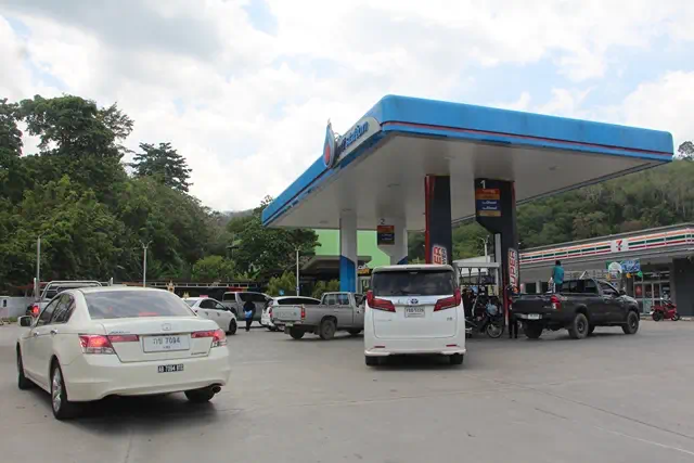 ยะลา- เบตง ประชาชนยังแห่เติมน้ำมัน