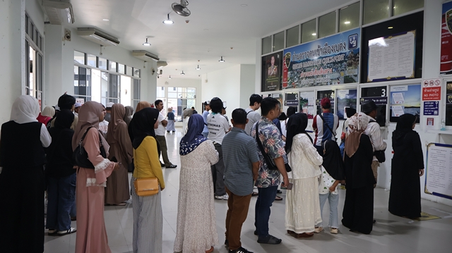 ยะลา-เบตง / ชาวไทยมุสลิมในมาเลเซียเดินทางกลับฉลองเทศกาลฮารีรายอ