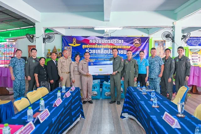  ขอนแก่น-ทอ.ไทย & ทอ.สิงคโปร์ & AIS ผนึกกำลัง จัดกิจกรรมมวลชนสัมพันธ์เพื่อชุมชน มอบครุภัณฑ์ สนับสนุนบ่อบาดาล เลี้ยงอาหารกลางวันเด็กนักเรียน