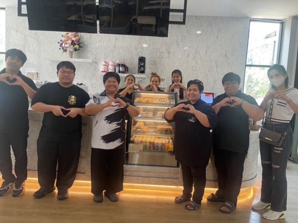 สมาคมผู้บกพร่องทางจิตแห่งประเทศไทย เปิด “AMIT Cafe” สร้างโอกาสให้ผู้ป่วยจิตเวช มีอาชีพที่มั่นคง และยั่งยื่นในสังคมโดยเริ่มต้นที่ มหาวิทยาลัยเกษตรศาสตร์ วิทยาเขตกำแพงแสน