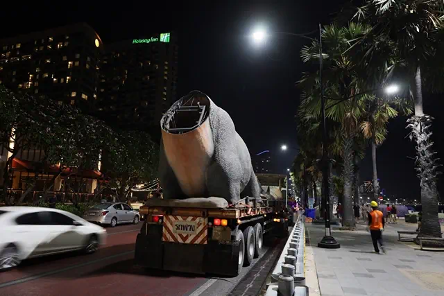 ไดโนเสาร์บุกชายหาดพัทยา ในงานเทศกาลดนตรีเมืองพัทยา 2569