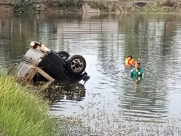 บุรีรัมย์-คิดว่าไปทำงานน้ำลดหลังคาโผล่ลุงจมคู่กับรถคู่ใจ นานข้ามปี