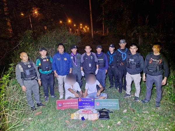 นครพนม-นบ.ยส.24 ปฏิบัติการเคลื่อนที่เร็ว สกัดขบวนการค้ายา 2 คน ขนแบบ “กองทัพมด” ลักลอบนำเข้าประเทศ พร้อมยาบ้า 18,000 เม็ด