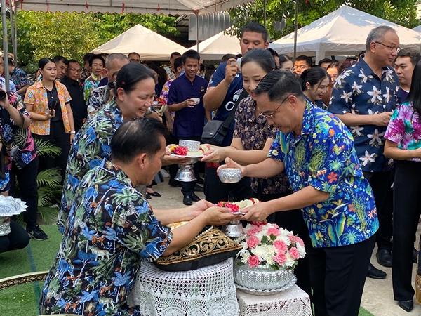 สุโขทัย-พิธีรดน้ำดำหัวส.ส.สมเจตน์  ลิมปะพันธุ์ เนื่องในโอกาสเทศกาลสงกรานต์ประจำปี 2569
