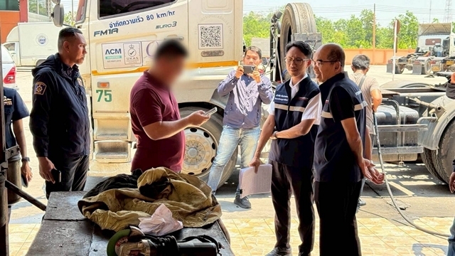 สงขลา-งามใส้ ประชาชน ส่งข้อมูล แจ้งจับ นายทุนจีน ซุกซ่อน น้ำมันดีเซล 100,000 ลิตร  ตำรวจ -ปกครอง ปอป้อง ว่ามีอนุญาตถูกต้อง แต่ พลังงาน เอาผิด 2 กระทงรวด