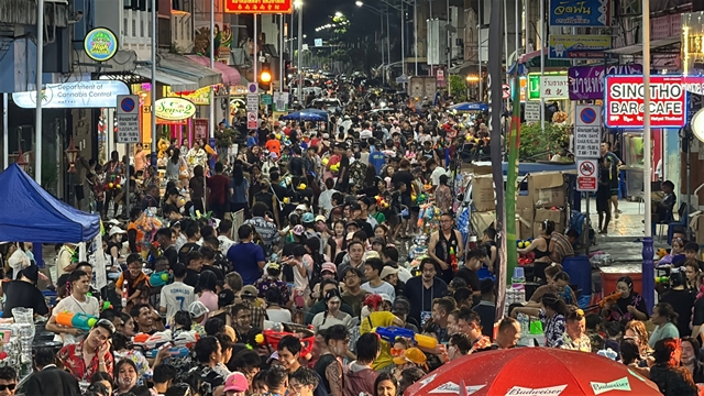 สงขลา-บรรยากาศการท่องเที่ยวในช่วงเทศกาลสงกรานต์ที่อำเภอหาดใหญ่ จังหวัดสงขลา เริ่มต้นขึ้นอย่างยิ่งใหญ่กับงาน “Hatyai Midnight Songkran 2026”