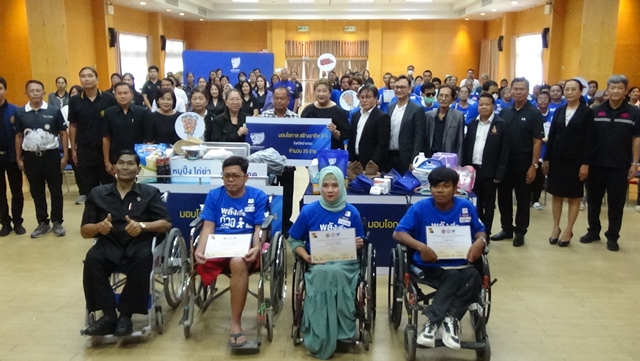 อ่างทอง-มูลนิธิโอสถสภาร่วมกับจังหวัดอ่างทอง มอบโอกาส สร้างอาชีพ ผู้พิการปี 4