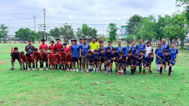 สมุทรสาคร-ทีมบัวสุวรรณFC จัดกิจกรรม กระชับมิตร  กระตุ้นให้เด็กเล่นกีฬาห่างไกลโทรศัพท์มือถือให้น้อยลง