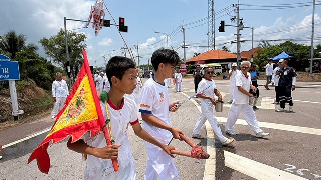 จันทบุรี ยังเดินทางต่อเนื่อง โปรดสัตว์เก็บดวงวิญญาณ ￼ตามแยก ตามท้องถนน