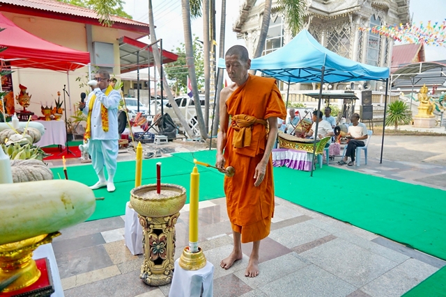 ชลบุรี-หลวงปู่อี๊ด เทพเจ้าแห่งชายฝั่งทะเลตะวันออก จัดพิธีไหว้ครูประจำปี 2569