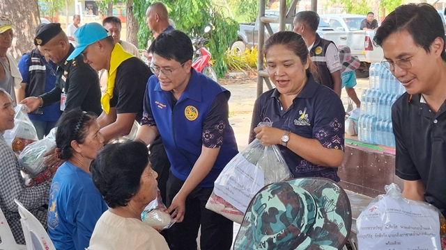 ขอนแก่น-อำเภอน้ำพอง พร้อมกิ่งกาชาดน้ำพอง ลงพื้นที่ช่วยเหลือชาวบ้านที่ประสบวาตภัย เร่งสำรวจความเสียหาย