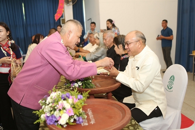 ลำปาง-มทบ.32 จัดพิธีรดน้ำดำหัวขอพร เพื่อความสิริมงคล ในการเริ่มต้นปีใหม่ไทย