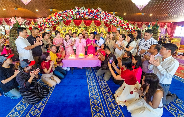 ชลบุรี…ทำบุญวันเกิด “อำพร แก้วแสง” ประธาน กต.ตร.สภ.เมืองพัทยา ครบ 54 ปี บรรยากาศอบอุ่น คนดังร่วมยินดีคับคั่ง
