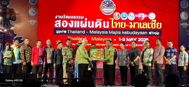 นราธิวาส-เจ้าเมืองนราฯเปิดงาน “วัฒนธรรมสองแผ่นดินไทย-มาเลย์”เชื่อมสะพานผูกพันไร้พรหมแดนยอดเงินสะพัด 10 ล้านกระตุ้นท่องเที่ยวรากฐานยั่งยืนชายแดนใต้