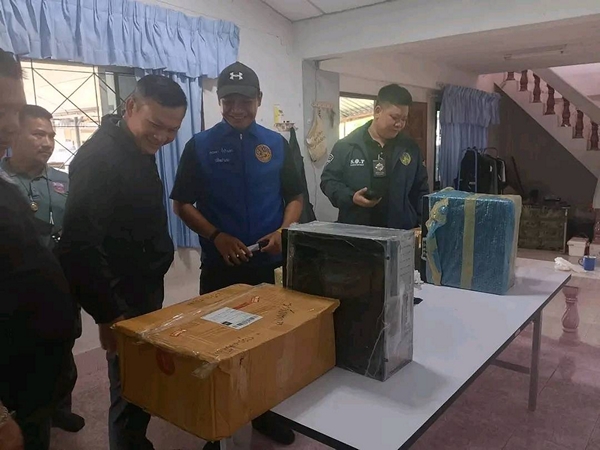 นราธิวาส-ลุย “พิฆาตยาเสพติด” ยึดยาบ้ากว่า 100,000 เม็ด ซุกพัสดุส่งผ่านบริษัทขนส่งเอกชน