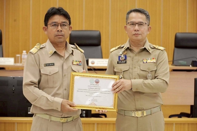 กาฬสินธุ์ครูคอมพิวเตอร์หัวใจเกษตรสุดเจ๋ง ชิงรางวัลที่ปรึกษากลุ่มยุวเกษตรกรดีเด่นระดับประเทศ