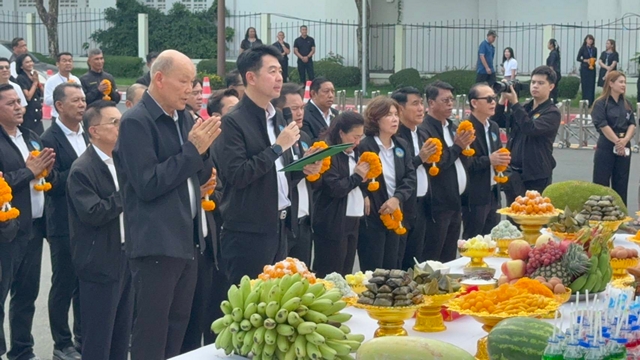 “นายกเบียร์” นำทีมผู้บริหารและสมาชิกสภาเมืองพัทยาสักการะ และขอขมาสิ่งศักดิ์สิทธิ์ประจำศาลาว่าการเมืองพัทยา หลังครบวาระ