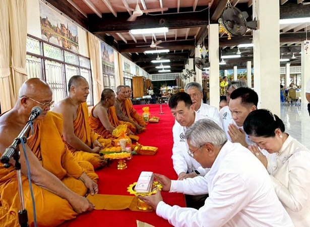 ชลบุรี-“ผู้บริหารโรงแรมสวอนเลค สัตหีบ” ร่วมทอดผ้าป่าสามัคคี สมทบทุนสร้างศาลาบำเพ็ญกุศล วัดสารนาถธรรมาราม