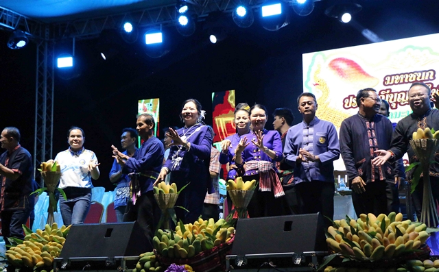 กาฬสินธุ์-ซอฟต์พาวเวอร์งานประเพณีบุญบั้งไฟโบราณ เทศกาลมะม่วงมหาชนก ชูมรดกอีสานทะยานสู่สินค้า Gi ลำดับที่ 5