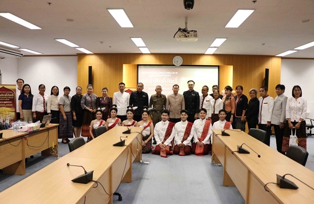 กาฬสินธุ์ จัดใหญ่งานเทศกาลประเพณีแห่น้ำศักดิ์สิทธิ์สักการะพระพุทธไสยาสน์ภูปอ
