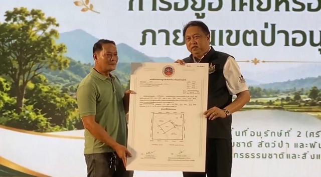 จันทบุรี รมว. สุชาติ” เปิดสัมมนาป่าชายเลนแห่งชาติ ครั้งที่ 16 มอบสมุดประจำตัวชาวบ้าน ดัน “คาร์บอนสีน้ำเงิน” สู่ความยั่งยืน