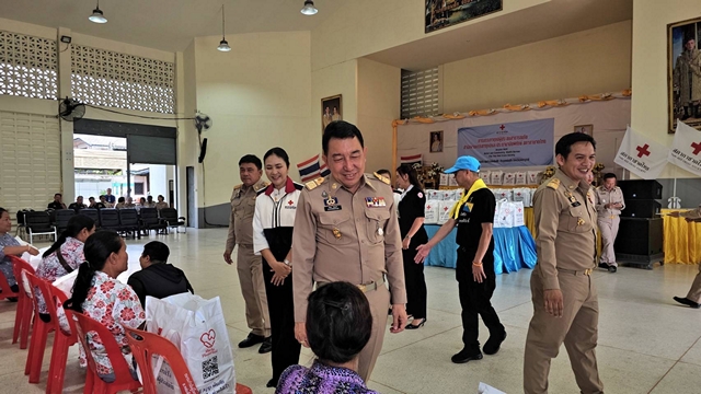 เพชรบูรณ์ ผู้ว่าฯ มอบถุงยังชีพสภากาชาดไทยช่วยผู้ประสบวาตภัยอำเภอหล่มสัก 645 ครัวเรือน บรรเทาความเดือดร้อนประชาชน