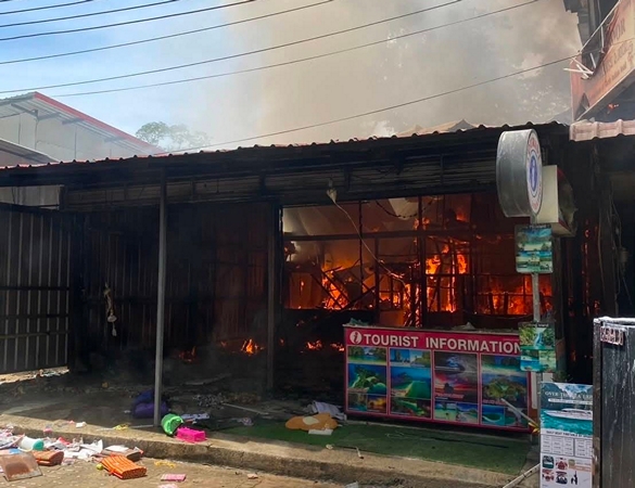 กระบี่-ไฟไหม้วอดร้านทัวร์และร้านอาหารที่อ่าวไร่เลย์ พบต้นเพลิงไฟฟ้าลัดวงจร