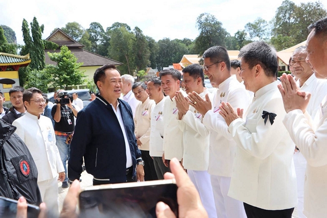 กระบี่-ชาวกระบี่แห่ต้อนรับ “นายกฯ หนู” ร่วมทอดผ้าป่าทำนุบำรุงศาสนสถานวัดถ้ำเสือ ยอดรวมกว่า 8,097,818.99บาท