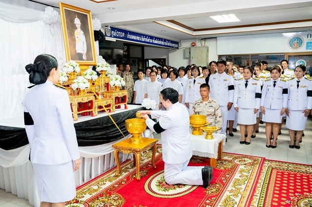 ปทุมธานี พสกนิกรคลองหลวงร่วมถวายน้ำสรงพระศพ เบื้องหน้าพระรูปเจ้าฟ้าพัชรกิติยาภาฯ
