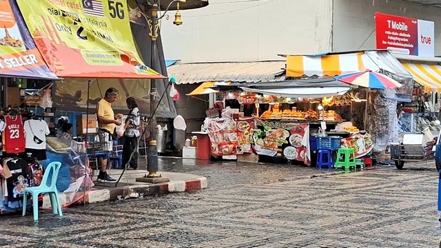 สงขลา-นักท่องเที่ยวมาเลย์ยังคงเดินทางเข้ามาท่องเที่ยวในหาดใหญ่ ผลกระทบน้อย หลังเกิดเหตุคนร้ายวางระเบิดที่ อ.ตากใบ