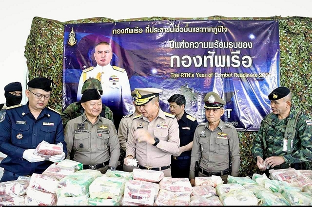 อุบลราชธานี-แก๊งค้ายาข้ามโขงสะดุด! นรข.อุบลฯ แถลงยึดไอซ์ 193 กิโลกรัม ริมแม่น้ำโขงเขมราฐ หลังแก๊งลอบขนข้ามจาก สปป.ลาว ทิ้งของกลางหนี
